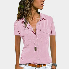 Damenbluse mit kurzen Ärmeln und femininer Passform – ideal für Alltag, Freizeit oder formelle Anlässe, erhältlich in Rot, Lila, Rosa und Schwarz
