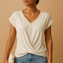 https://cdn.shopify.com/s/files/1/0910/7918/0552/files/v-hals-blouse-met-flatterende-pasvorm-voor-dames1.png?v=1746387167